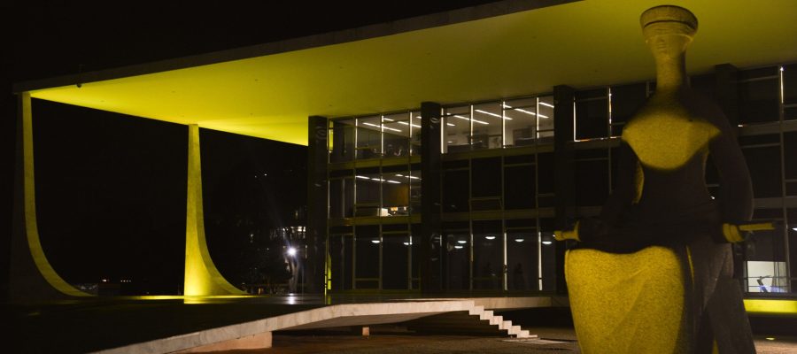 Campanha nacional Maio Amarelo é lançada em Brasília. Prédios públicos são iluminados com a cor da mobilização que visa reduzir o número de acidentes e conscientizar a população (Valter Campanato/Agência Brasil)